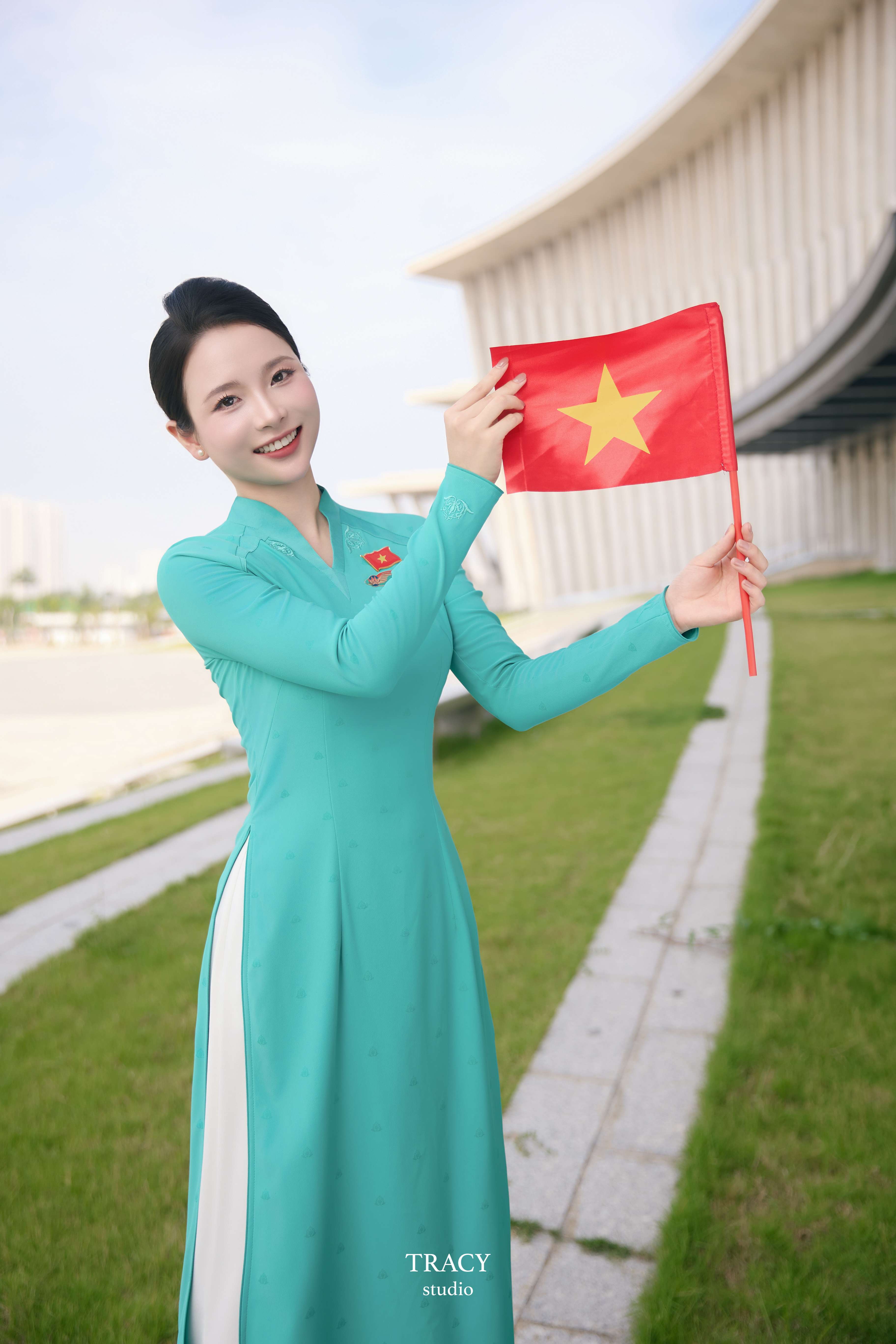 frontend/img/gallery/tinh-khoi-ao-dai-viet/tracy-studio-chup-concept-ao-dai-tiep-vien (5).jpg